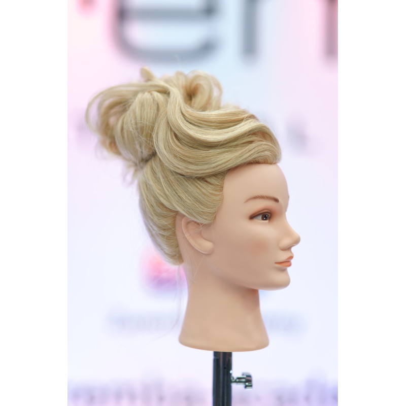 Główka fryzjerska treningowa Angel blond Zaremba do koków włosy naturalne 55 cm Główka fryzjerska treningowa Angel blond Zaremba do koków włosy naturalne 55 cm