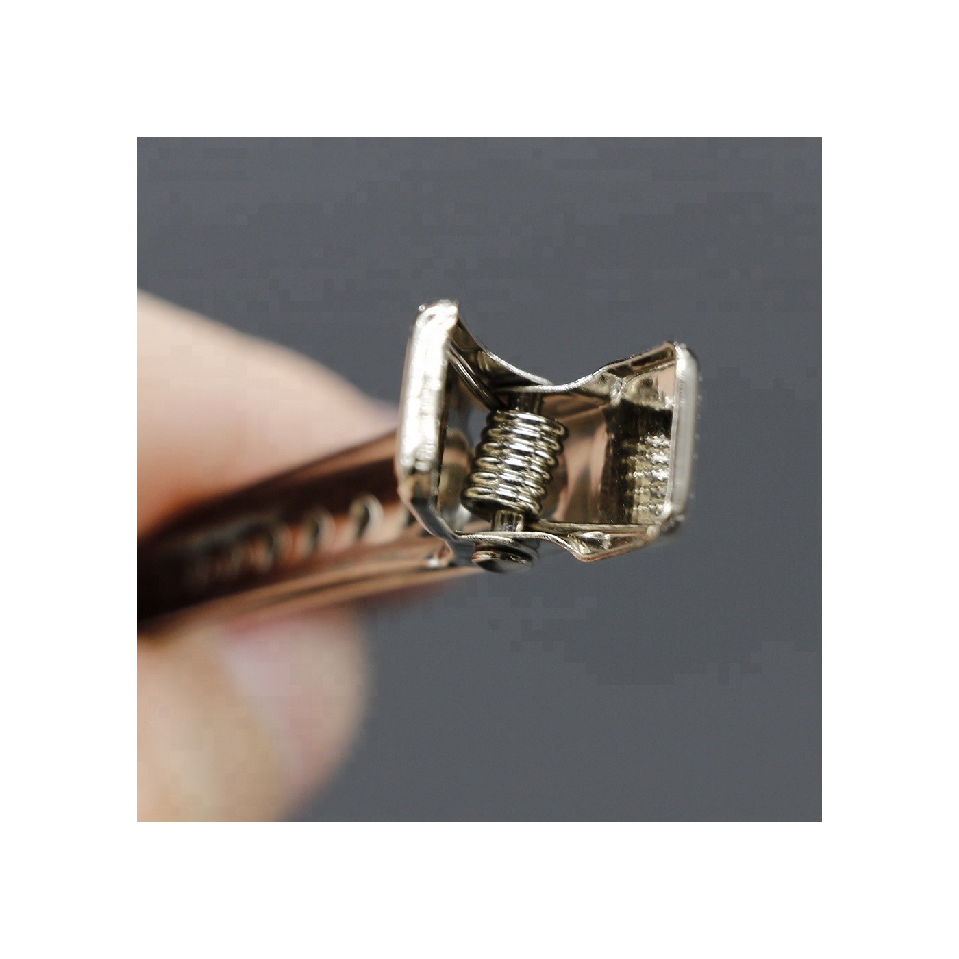 Klipsy klamry fryzjerskie metalowe do włosów 10,5 cm 12 szt. Klipsy klamry fryzjerskie metalowe do włosów 10,5 cm 12 szt.
