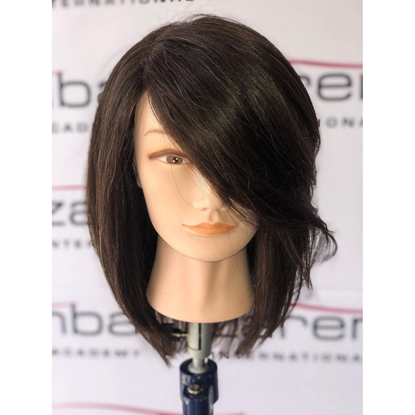 Główka fryzjerska treningowa Sophie naturalny brąz do strzyżeń damskich włosy naturalne 60 cm Główka fryzjerska treningowa Sophie naturalny brąz do strzyżeń damskich włosy naturalne 60 cm