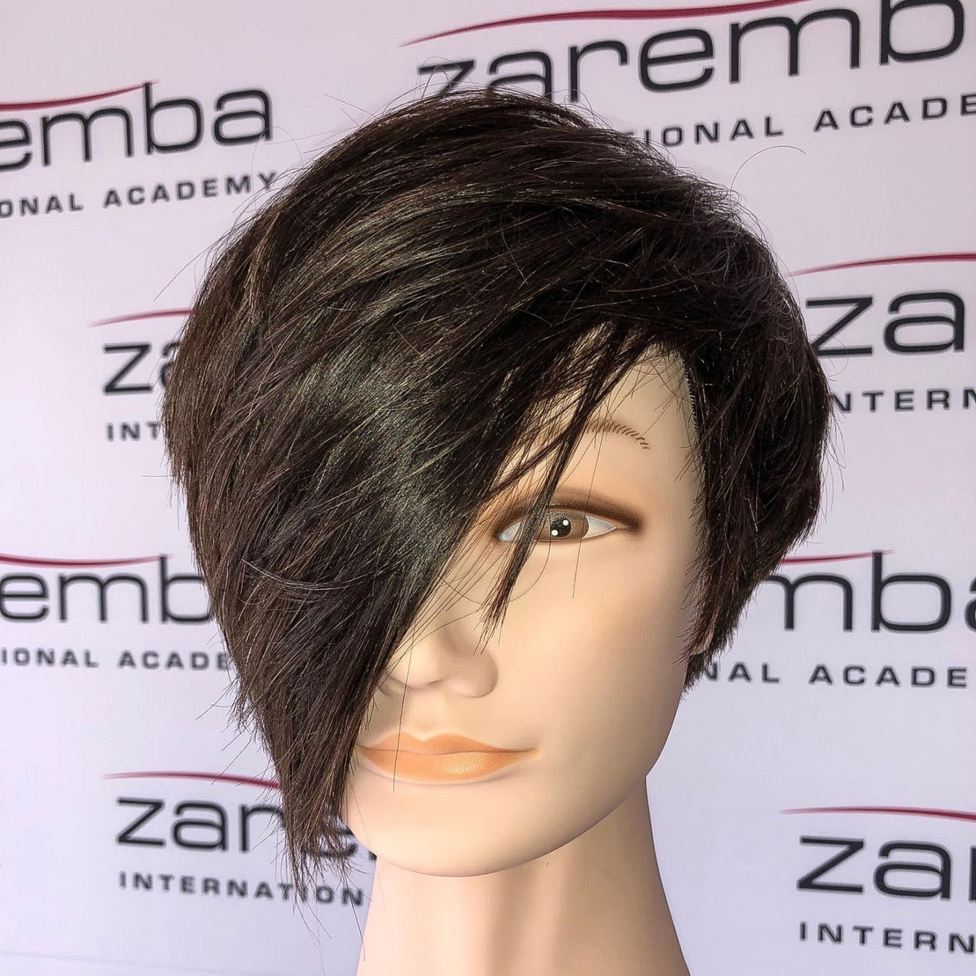 Główka fryzjerska treningowa Sophie naturalny brąz do strzyżeń damskich włosy naturalne 60 cm Główka fryzjerska treningowa Sophie naturalny brąz do strzyżeń damskich włosy naturalne 60 cm